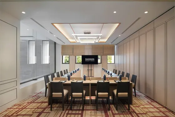 Ruamrudee Boardroom at Radisson Hotel Chateau de Bangkok