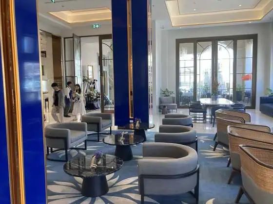Lobby seating area at Radisson Hotel Chateau de Bangkok
